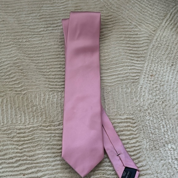Saddlebred 100% silk pink men’s tie 3 1/4” width - Picture 1 of 5